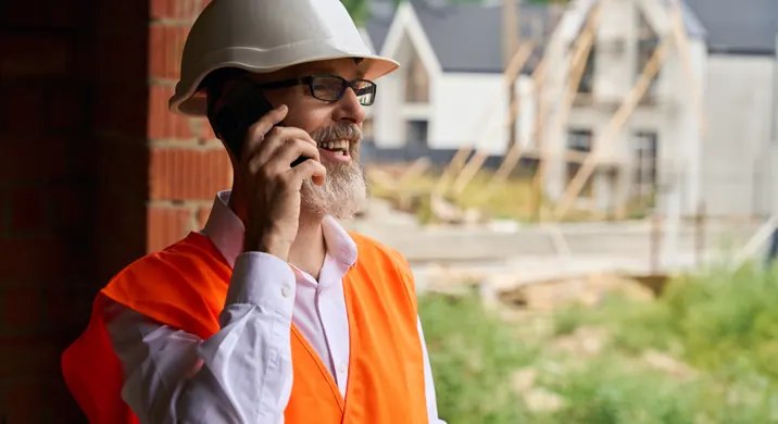 Technik CIUR telefonuje zákazníkovi